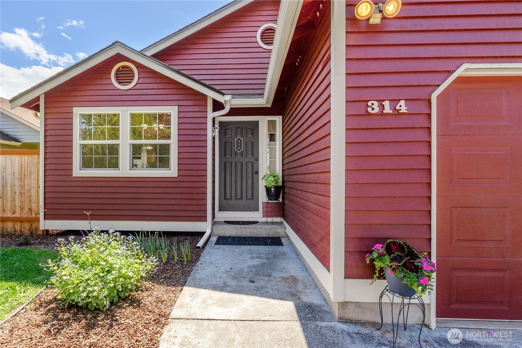 314 W Columbus Avenue , Port Angeles, WA 98362