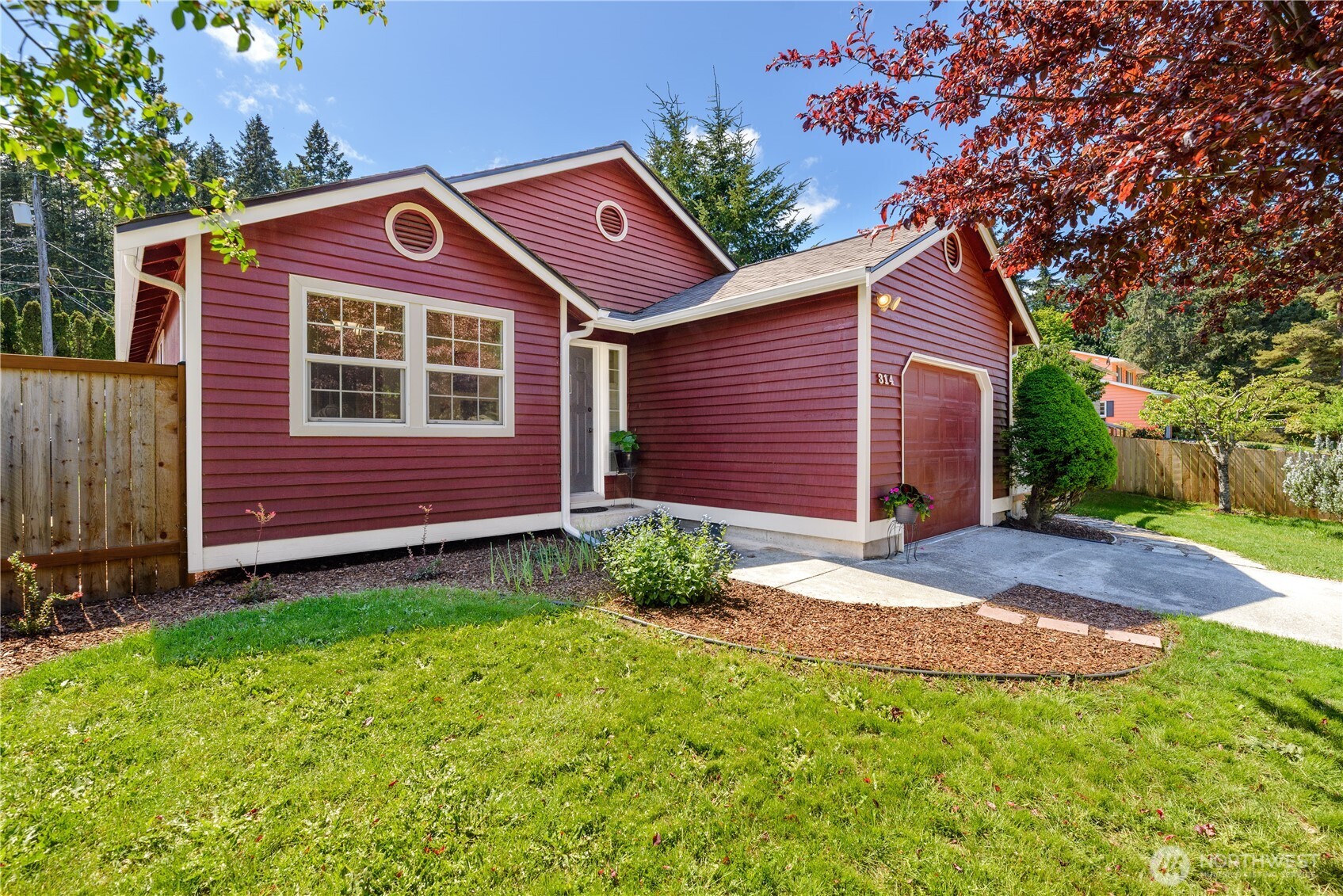 314 W Columbus Avenue , Port Angeles, WA 98362
