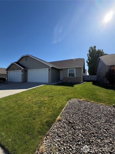 913 S 90th Avenue #2, Yakima, WA 98908