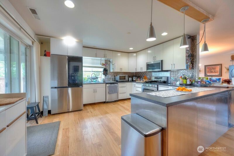 1830 Hoffman Hill Boulevard , Dupont, WA 98327-8739