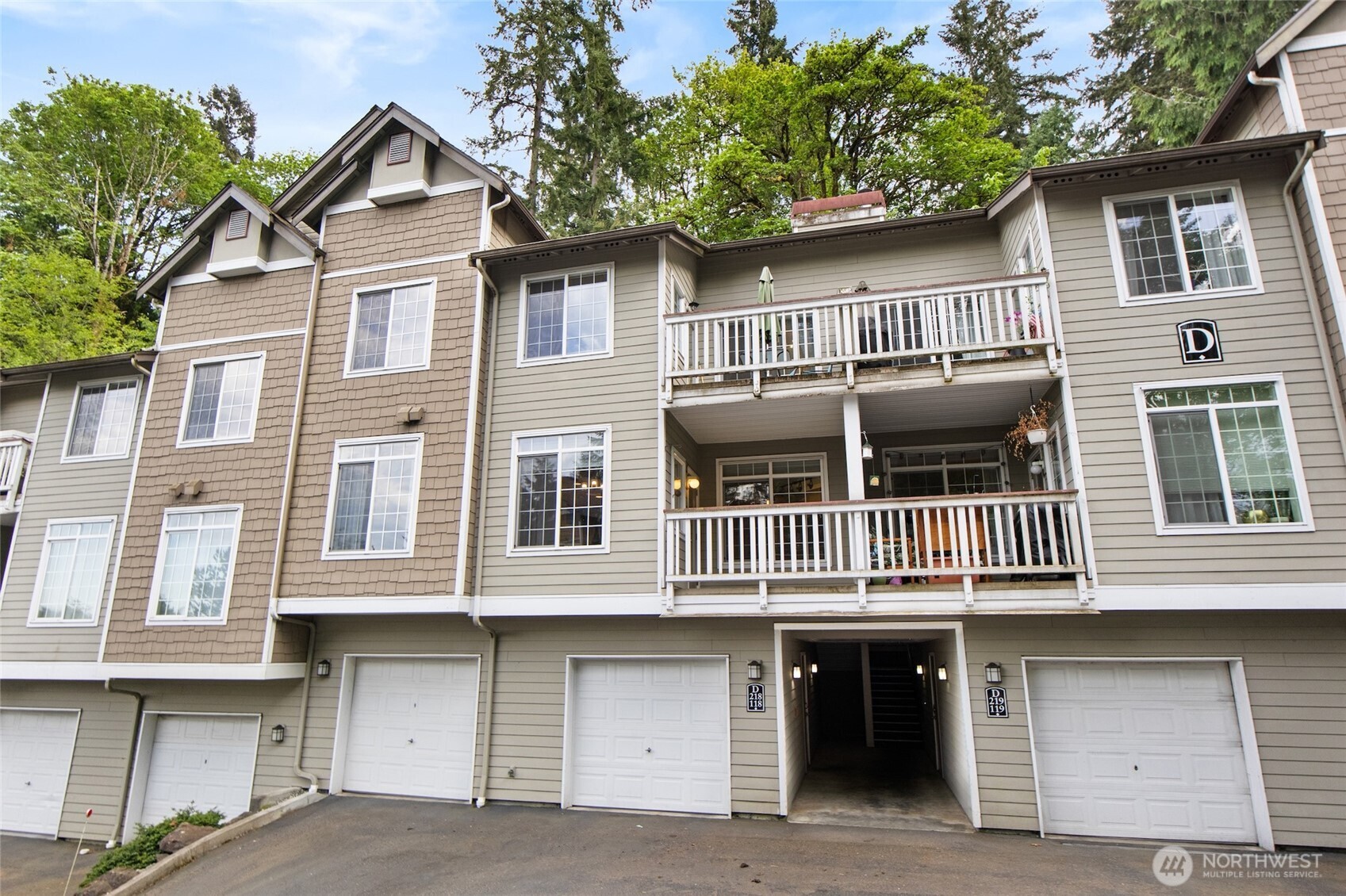 18505 SE Newport Way #D118, Issaquah, WA 98027-9032