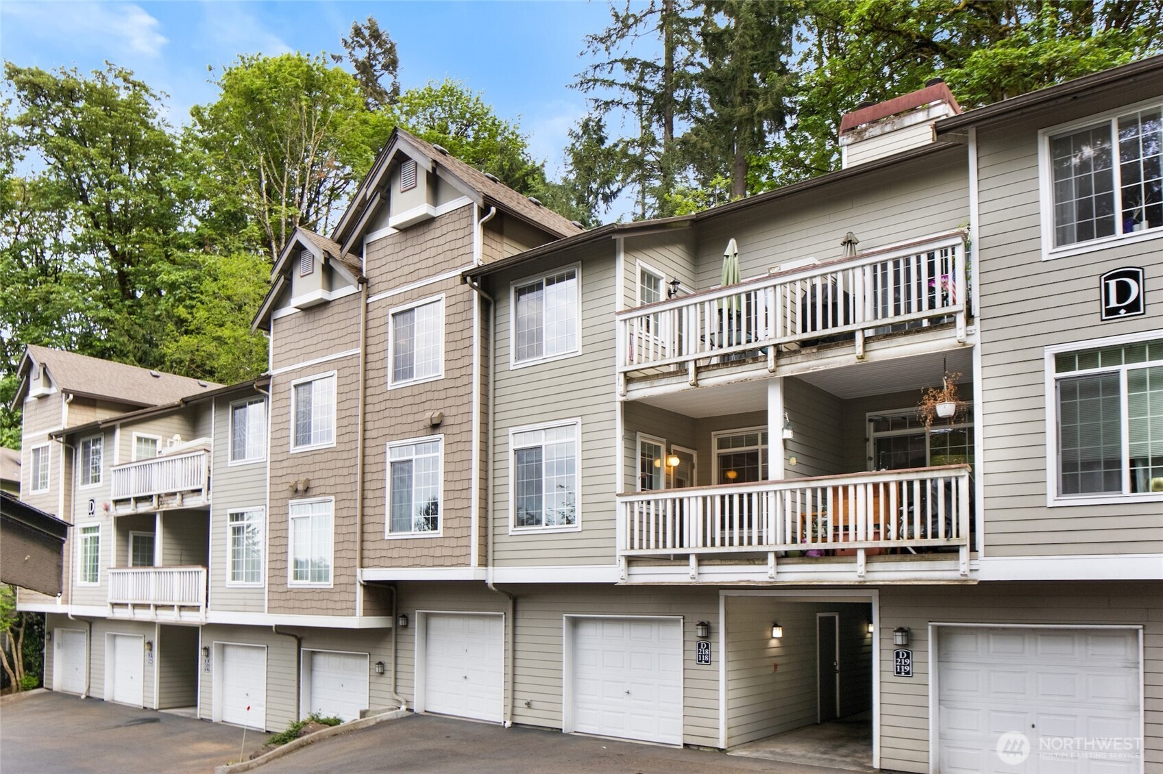 18505 SE Newport Way #D118, Issaquah, WA 98027-9032