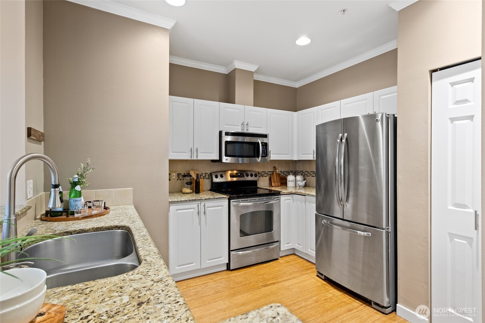 18505 SE Newport Way #D118, Issaquah, WA 98027-9032