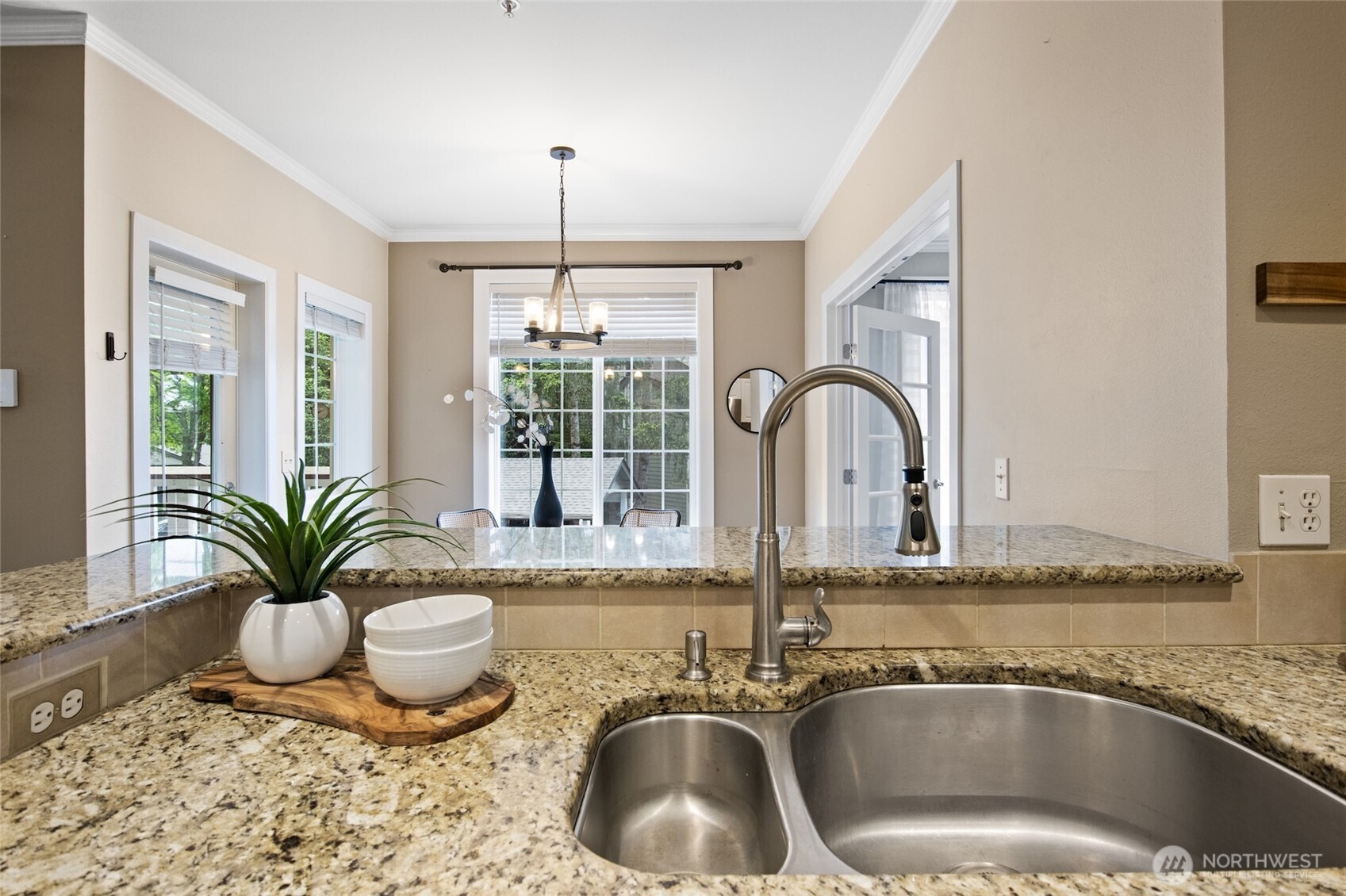 18505 SE Newport Way #D118, Issaquah, WA 98027-9032