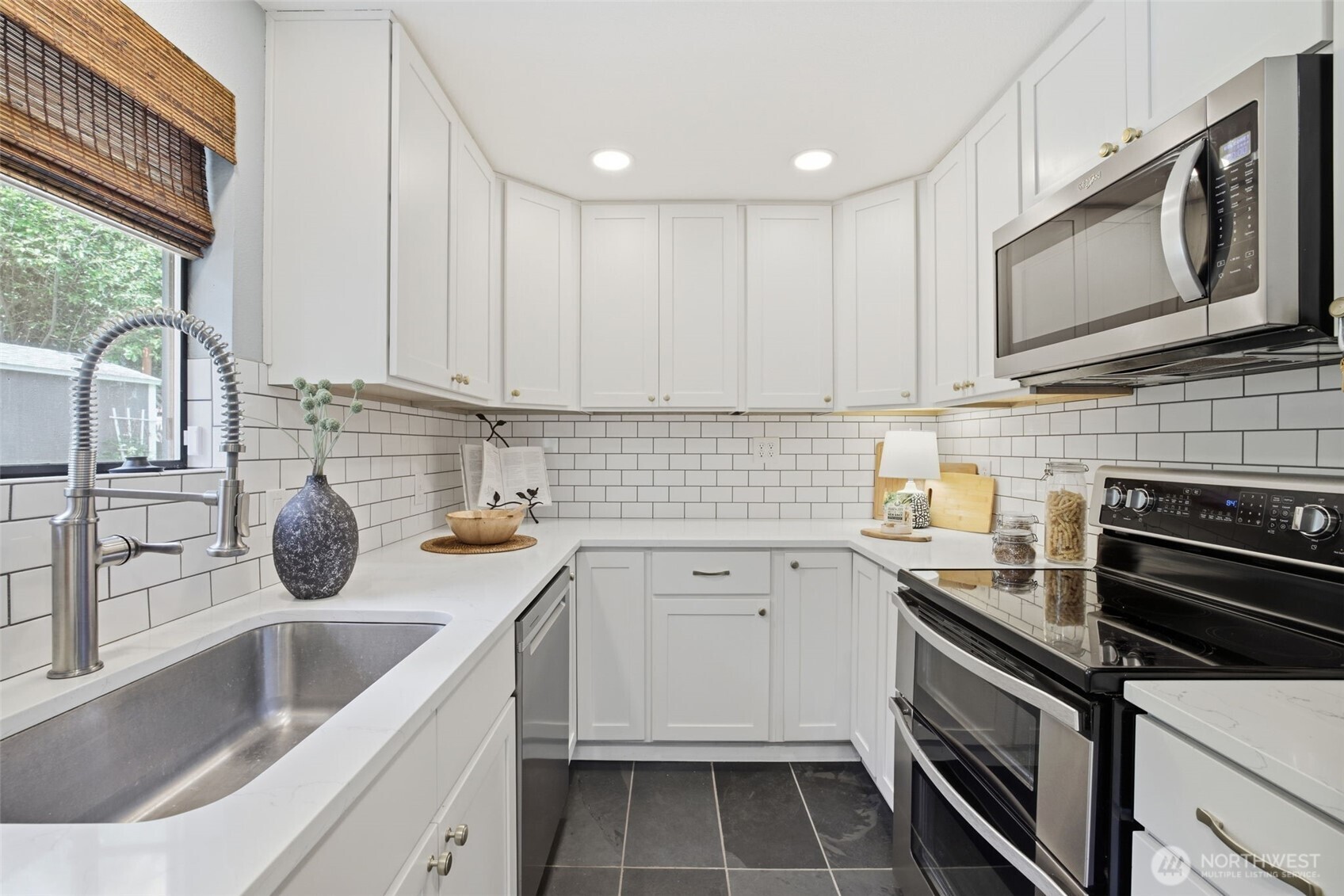 10209 31st Avenue SW, Seattle, WA 98146-1228