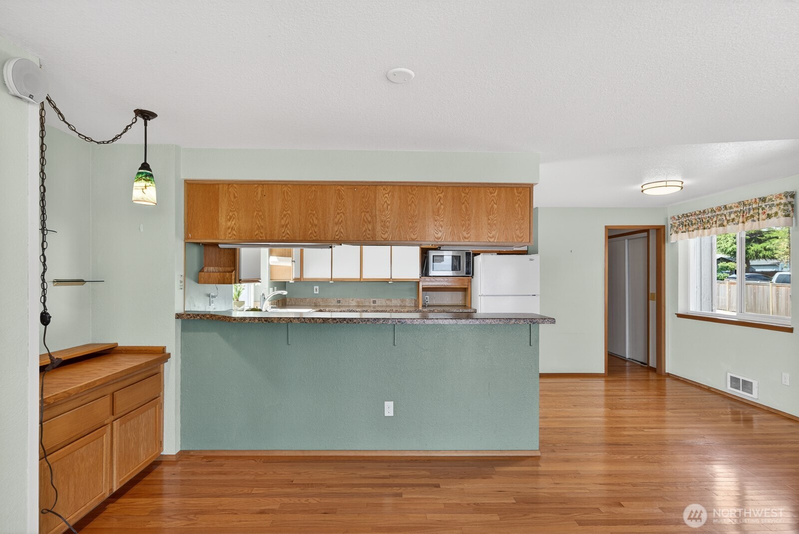 1985 Cascade View Drive , Camano Island, WA 98282