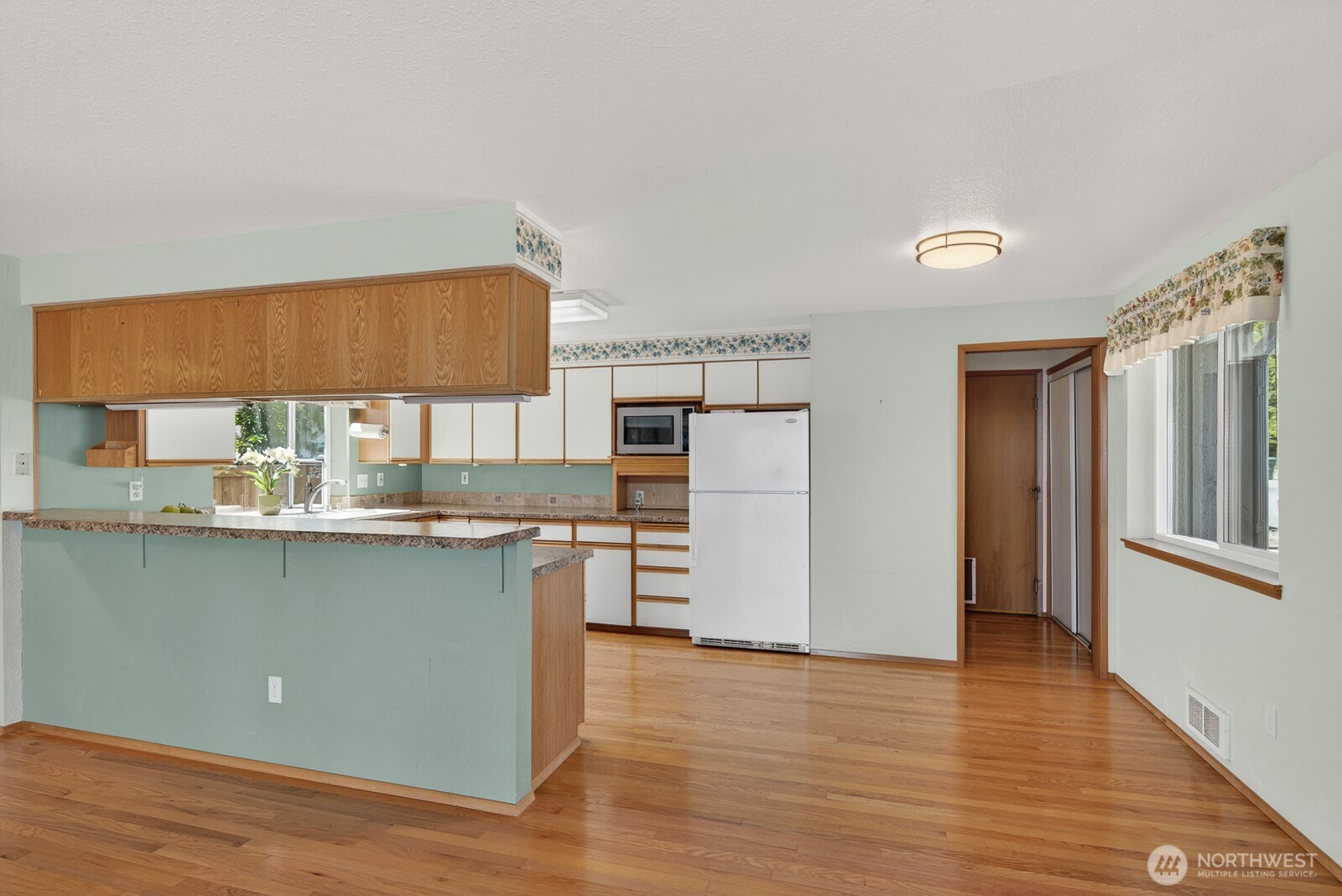 1985 Cascade View Drive , Camano Island, WA 98282