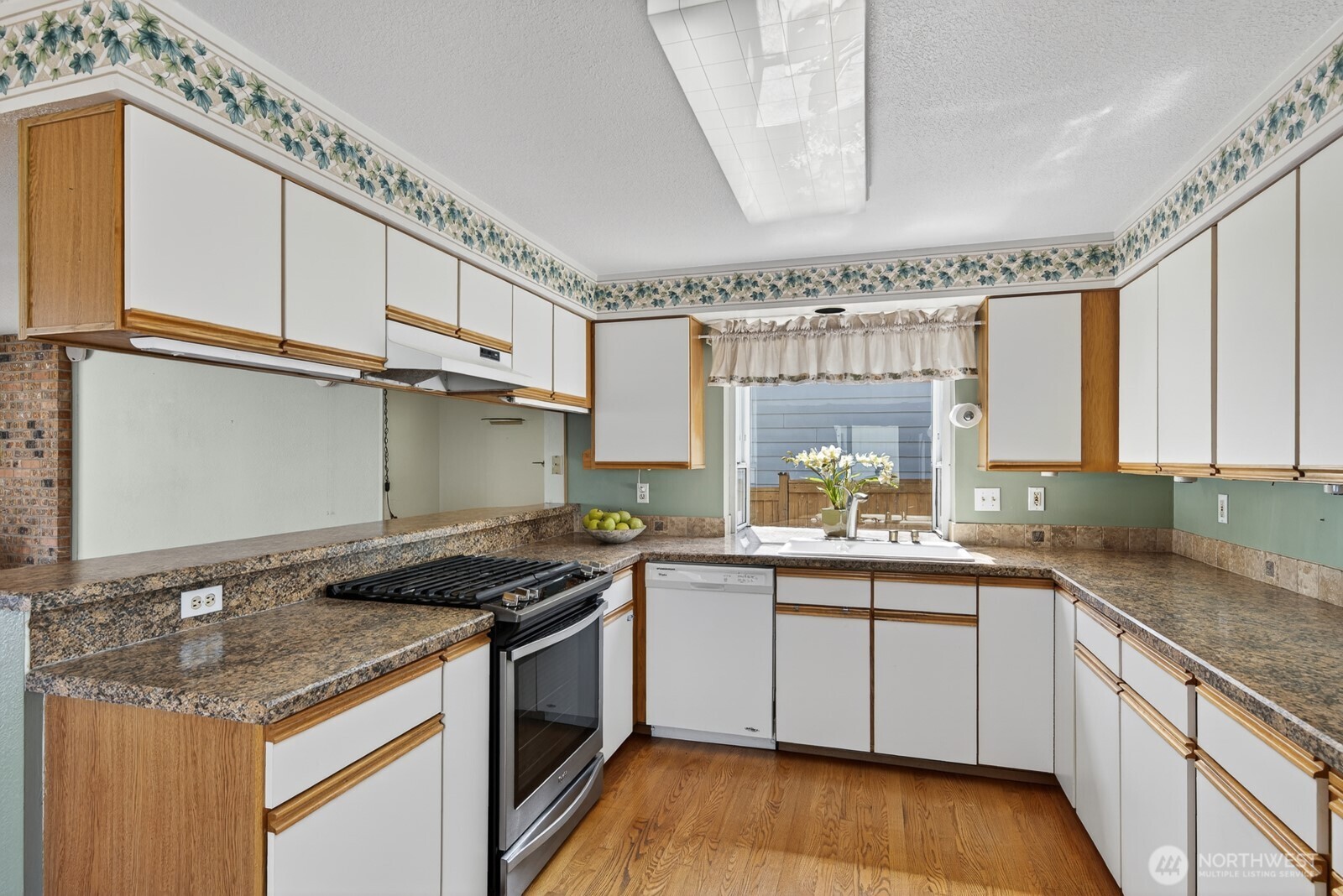1985 Cascade View Drive , Camano Island, WA 98282