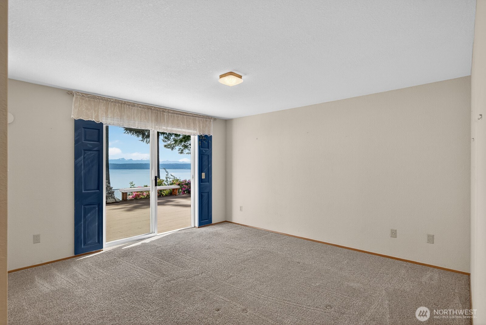 1985 Cascade View Drive , Camano Island, WA 98282