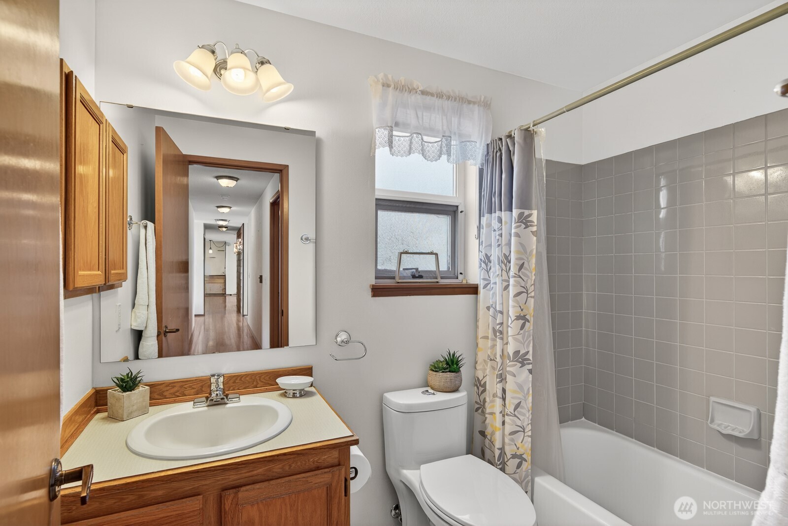1985 Cascade View Drive , Camano Island, WA 98282