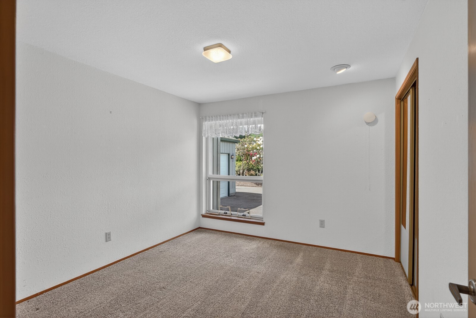 1985 Cascade View Drive , Camano Island, WA 98282