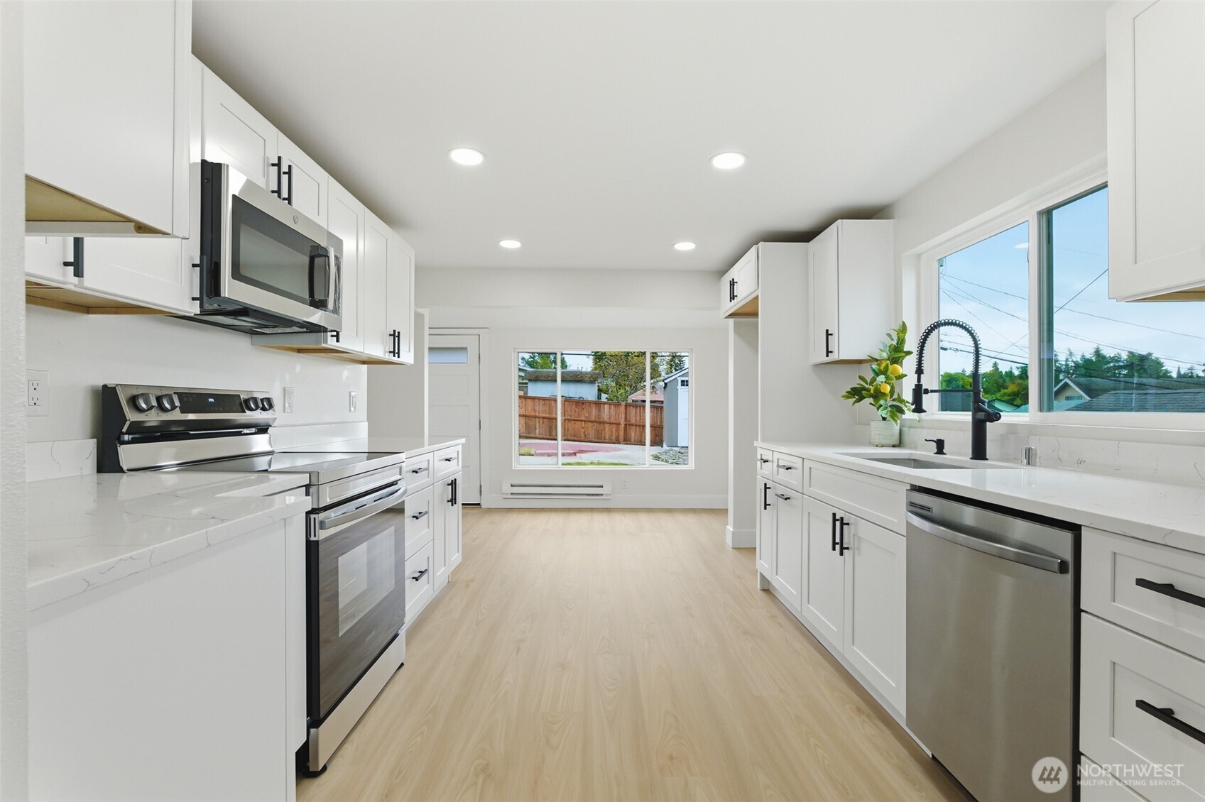 2012 E Gregory Street , Tacoma, WA 98404