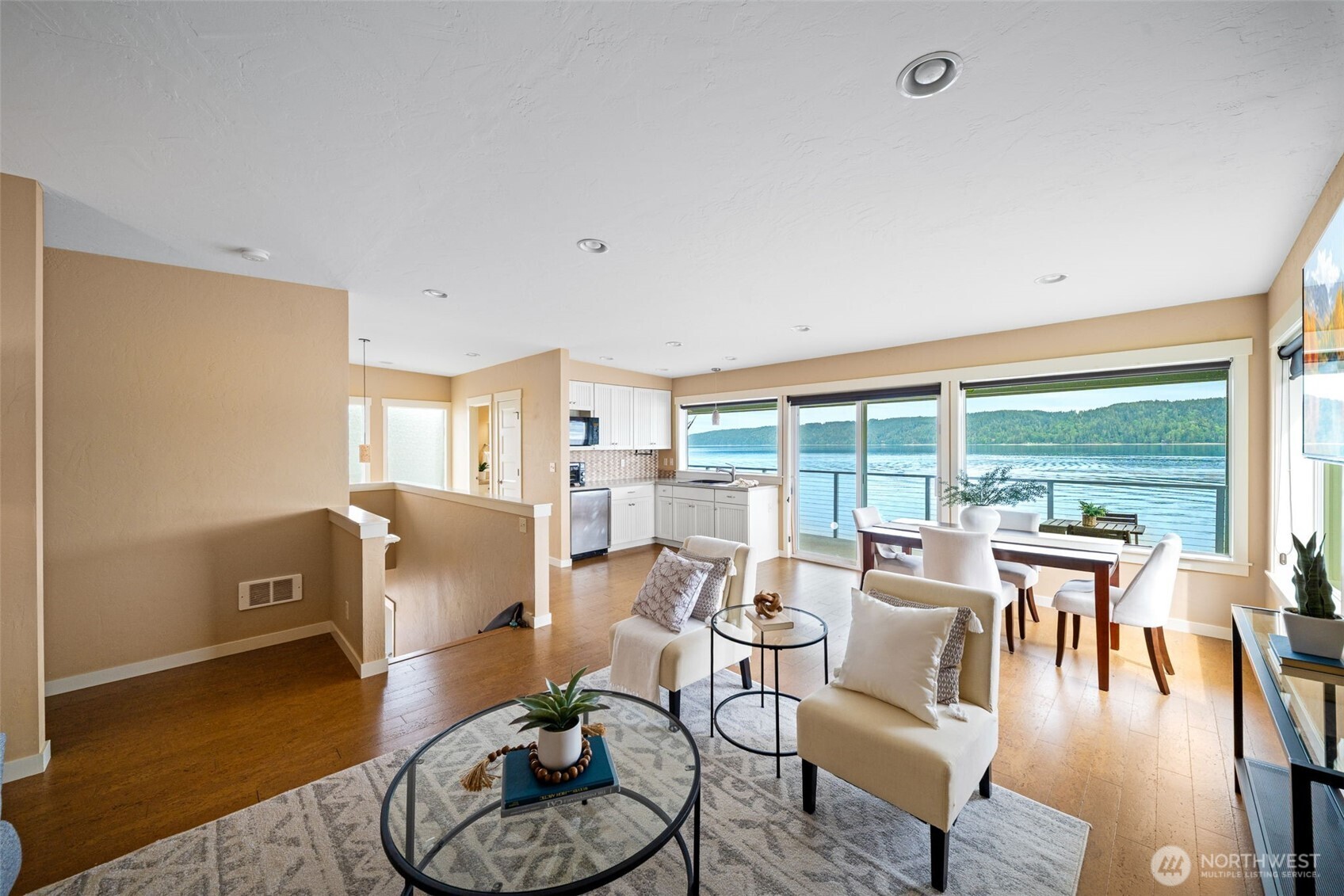 23832 N US Highway 101 , Hoodsport, WA 98548