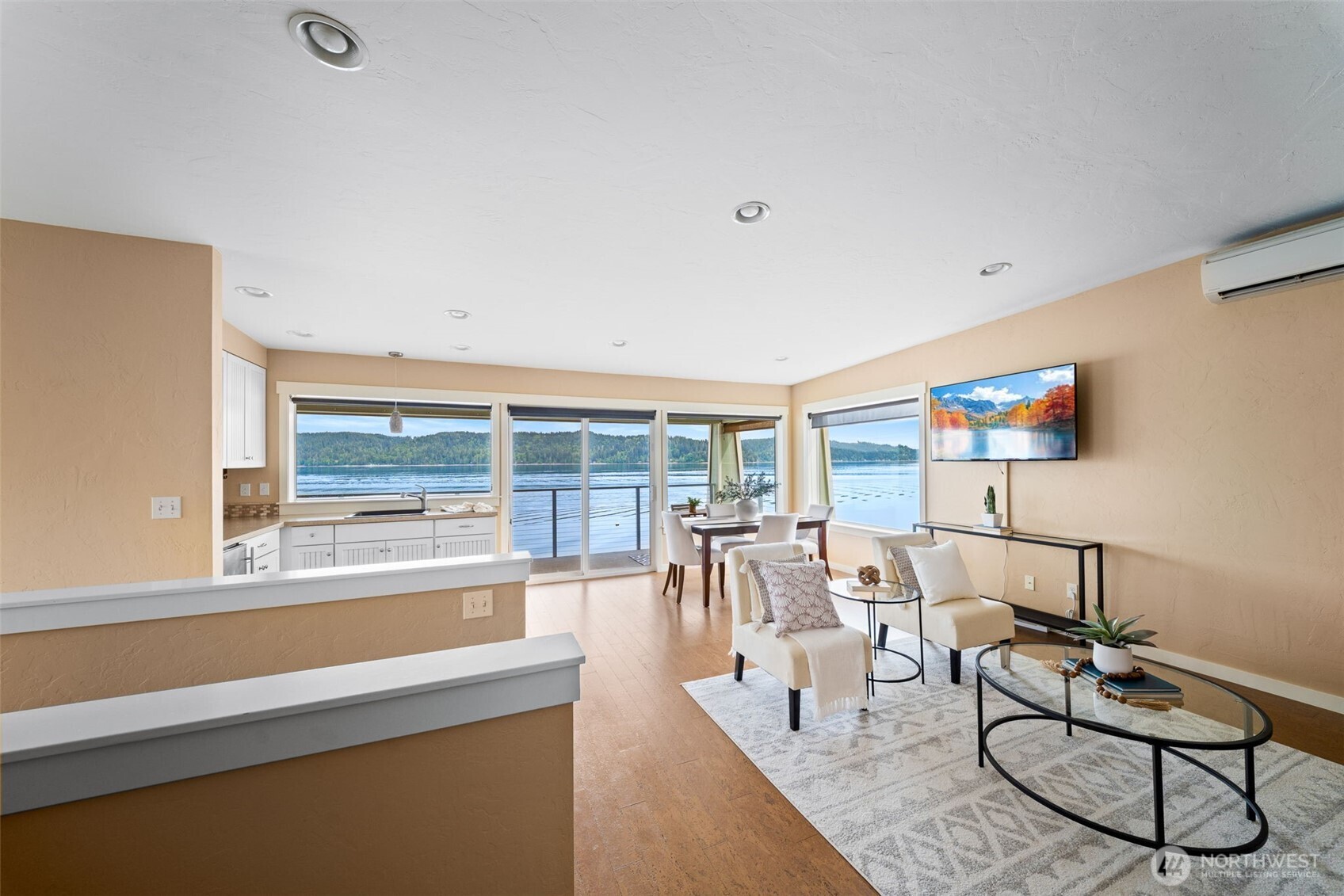 23832 N US Highway 101 , Hoodsport, WA 98548