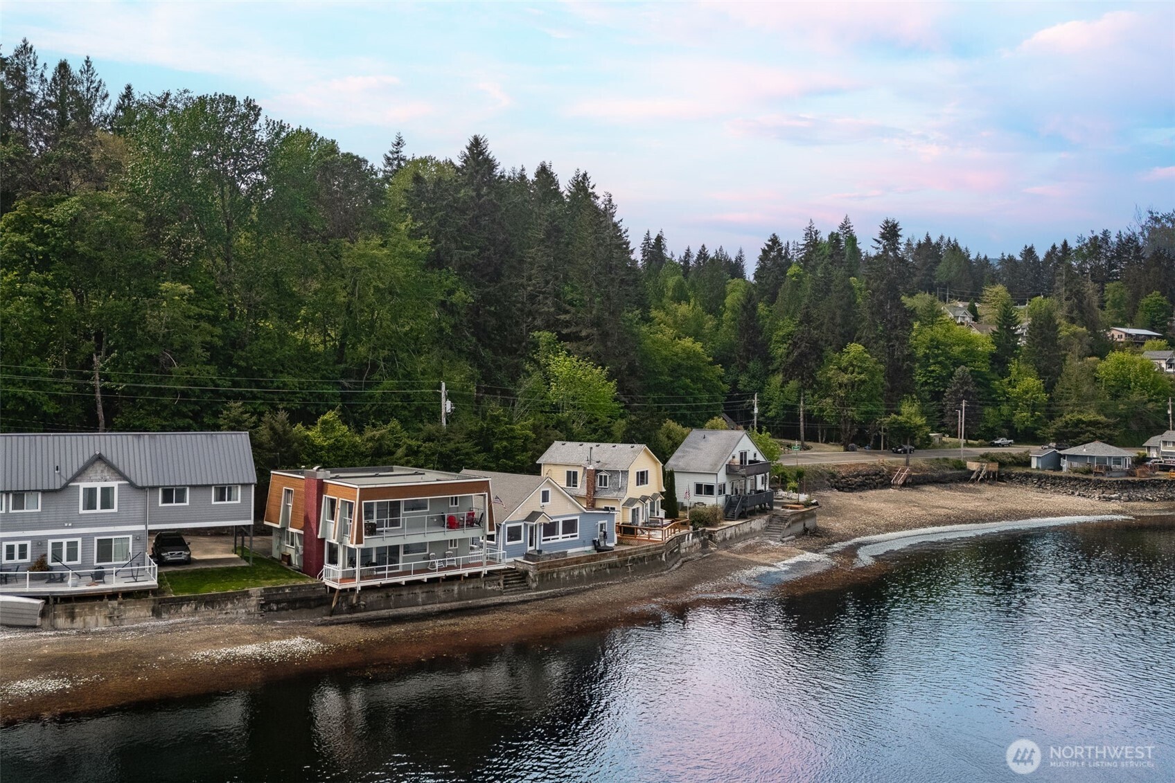 23832 N US Highway 101 , Hoodsport, WA 98548