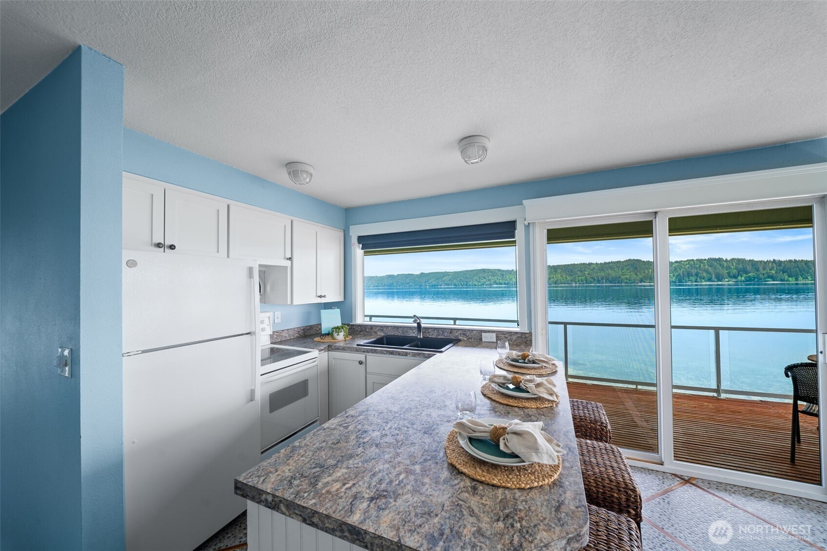 23832 N US Highway 101 , Hoodsport, WA 98548