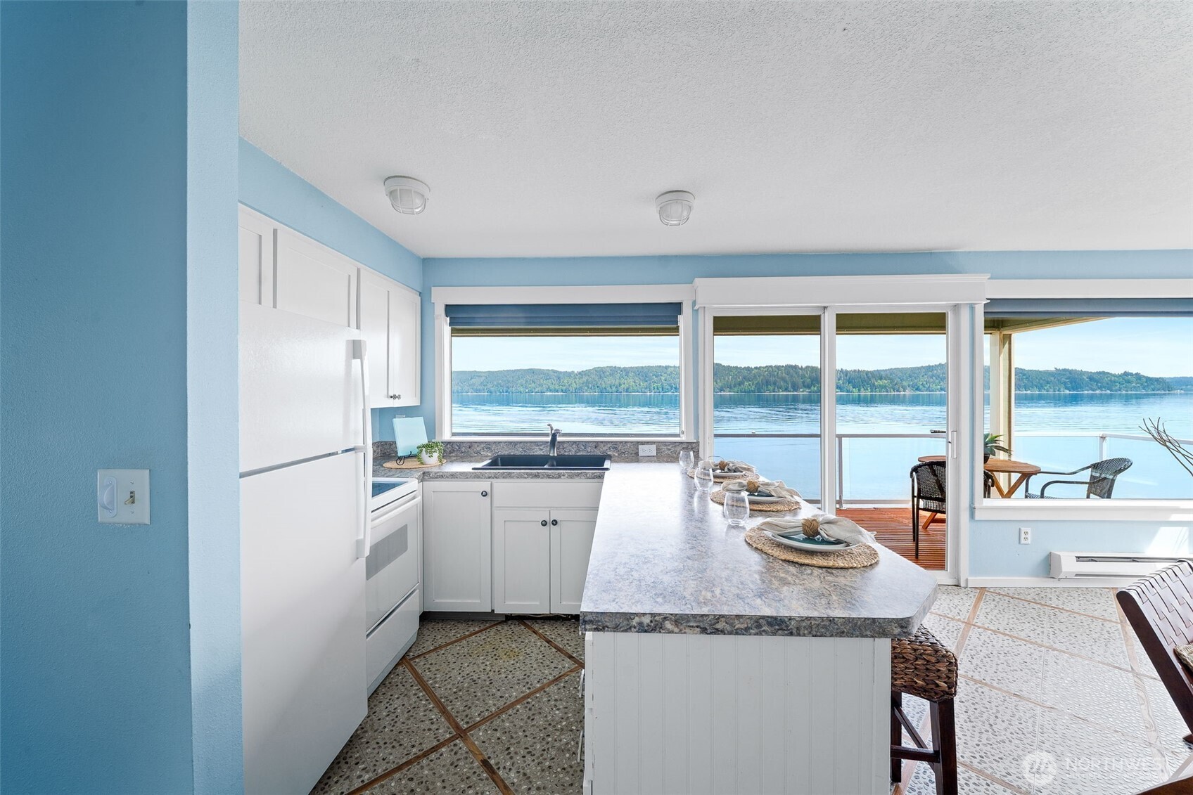 23832 N US Highway 101 , Hoodsport, WA 98548