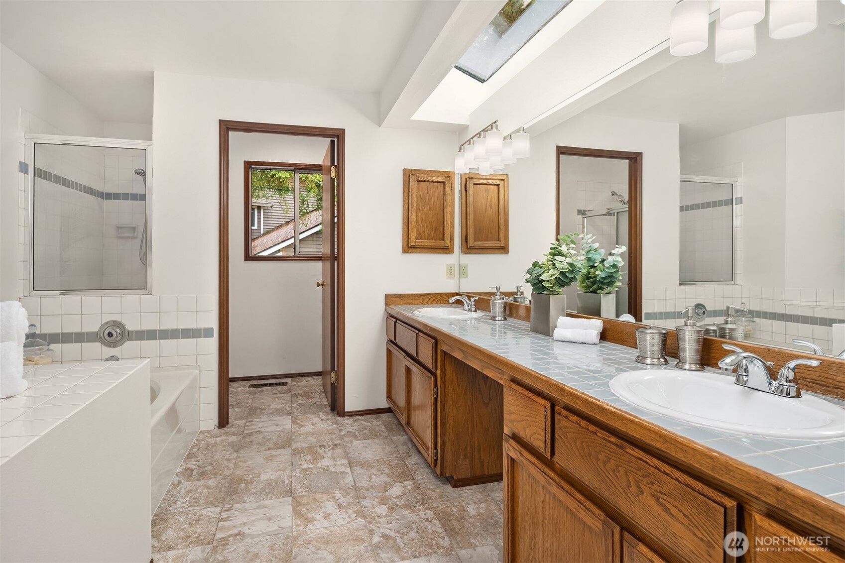 24346 SE 43rd Place , Sammamish, WA 98029