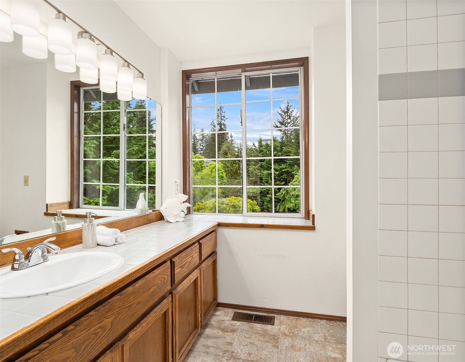 24346 SE 43rd Place , Sammamish, WA 98029