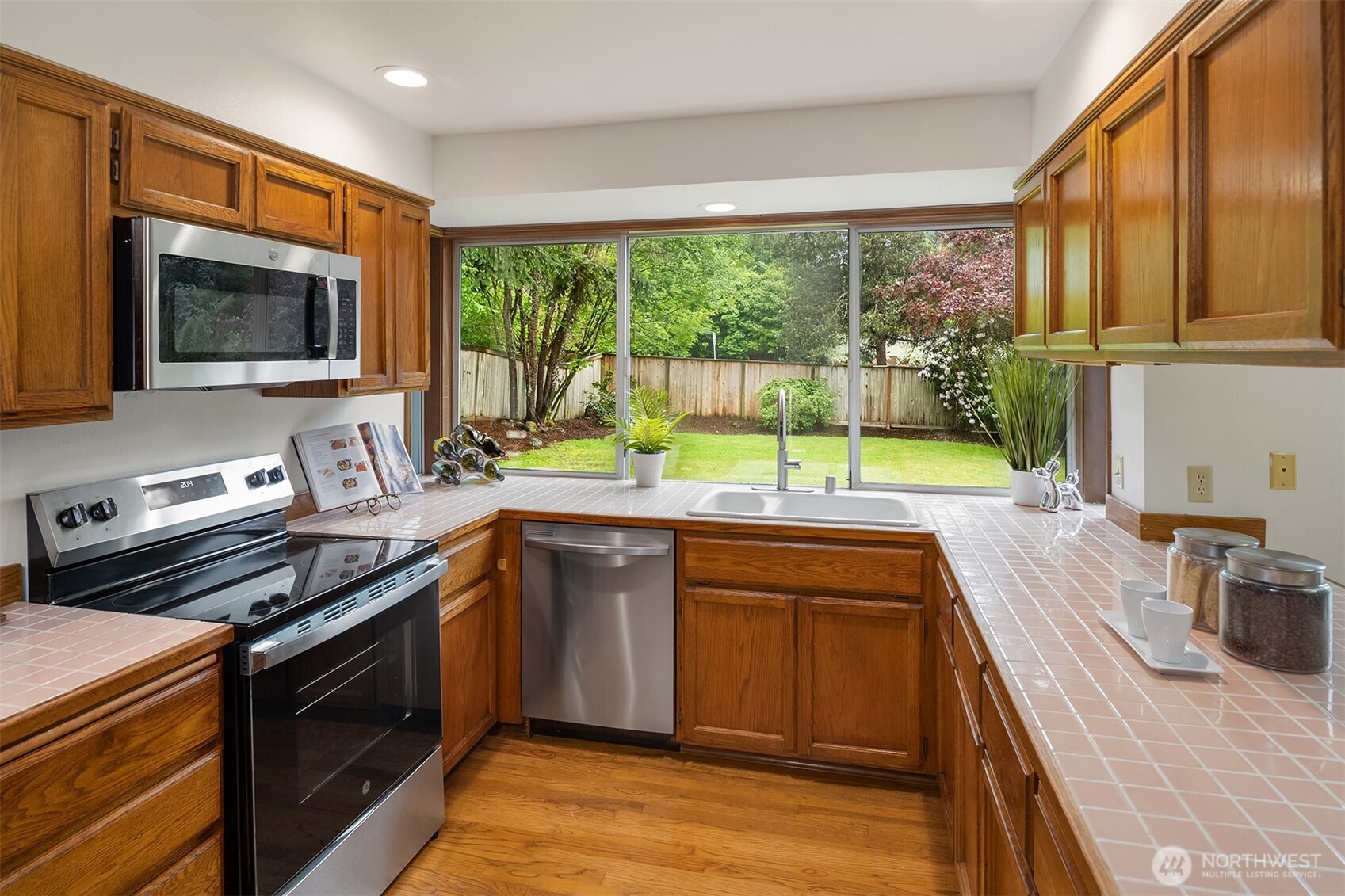 24346 SE 43rd Place , Sammamish, WA 98029