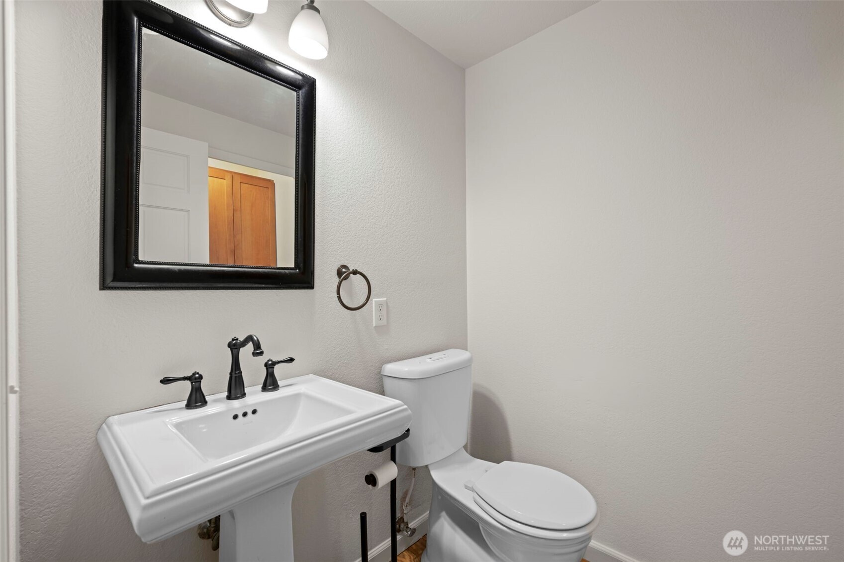 816 151st Place SW, Lynnwood, WA 98087