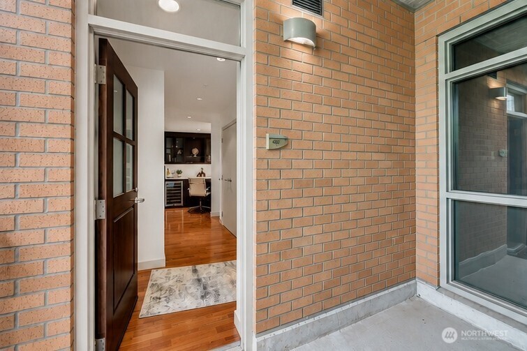 10610 NE 9th Place #400, Bellevue, WA 98004