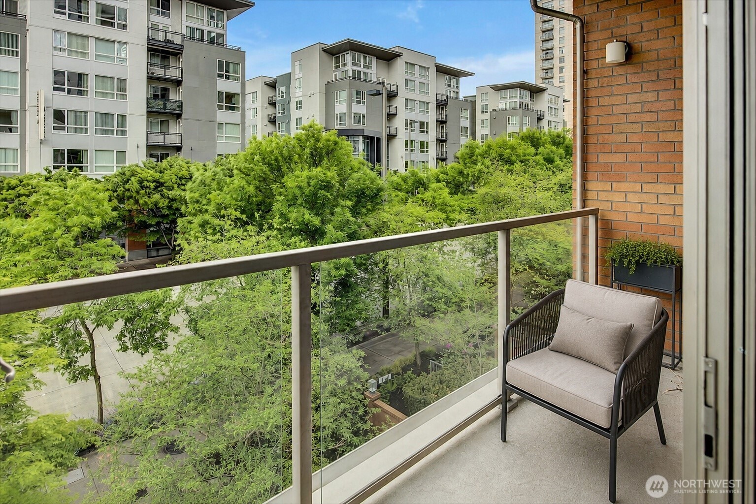10610 NE 9th Place #400, Bellevue, WA 98004