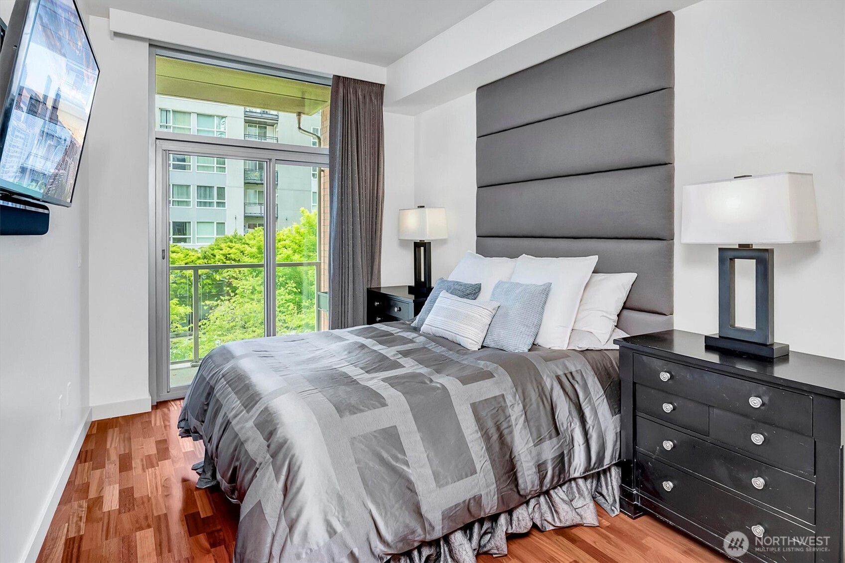 10610 NE 9th Place #400, Bellevue, WA 98004