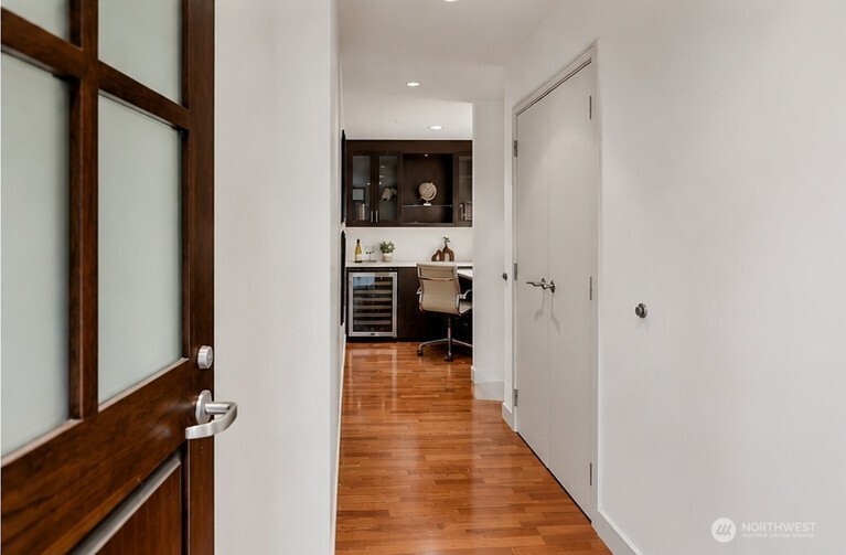 10610 NE 9th Place #400, Bellevue, WA 98004