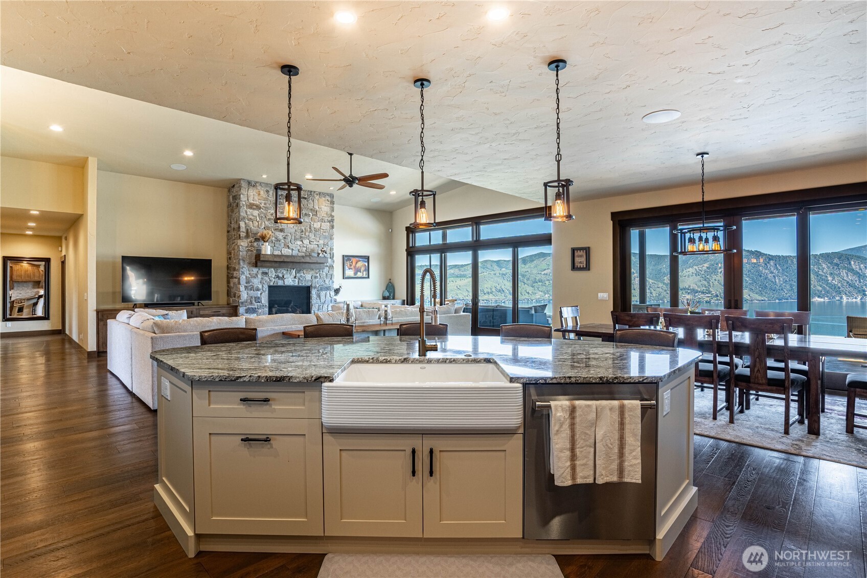 219 Corkscrew Lane , Manson, WA 98831