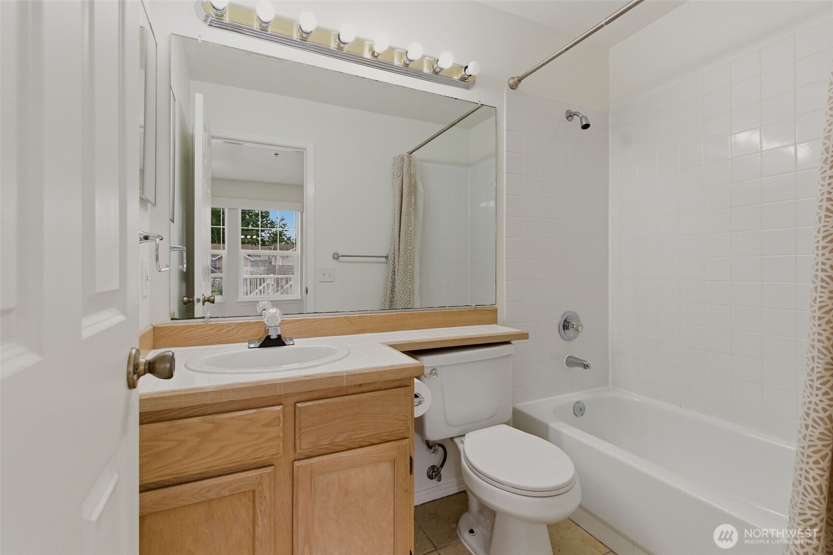 5400 Harbour Pointe Boulevard #G202, Mukilteo, WA 98275