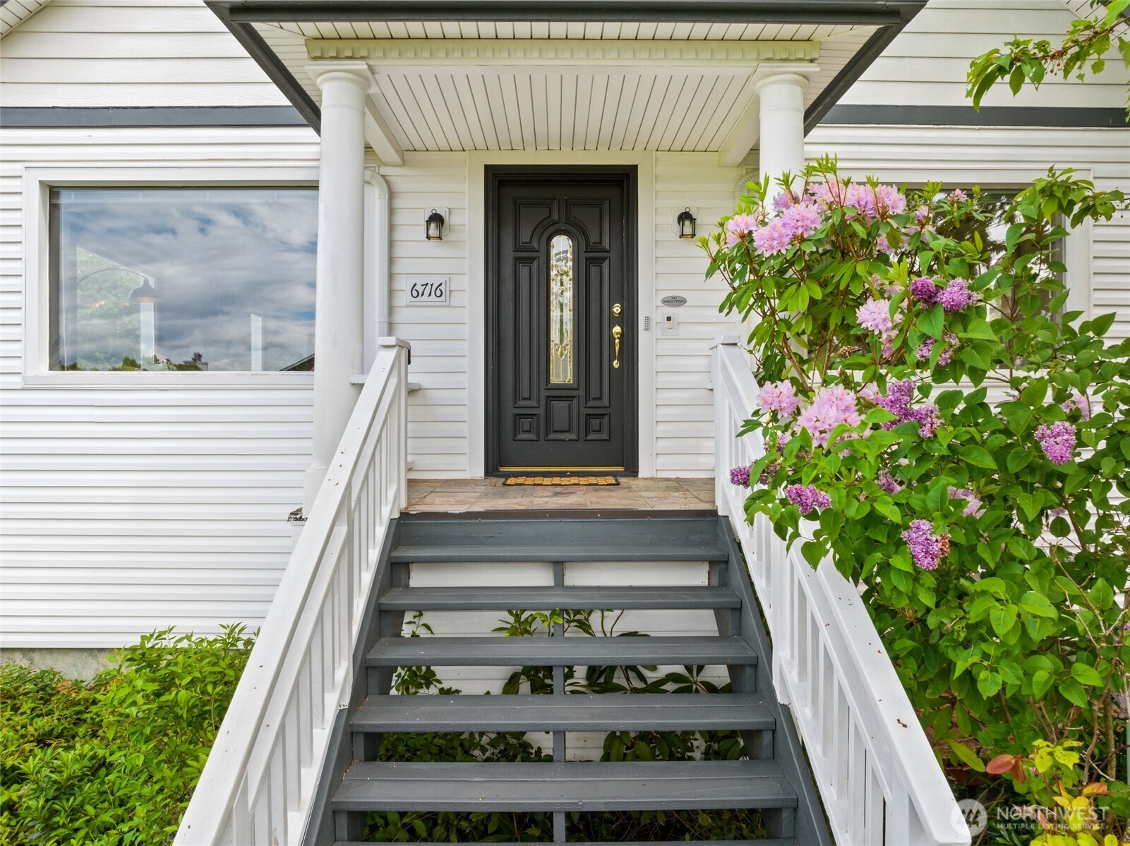 6716 37th Avenue SW, Seattle, WA 98126