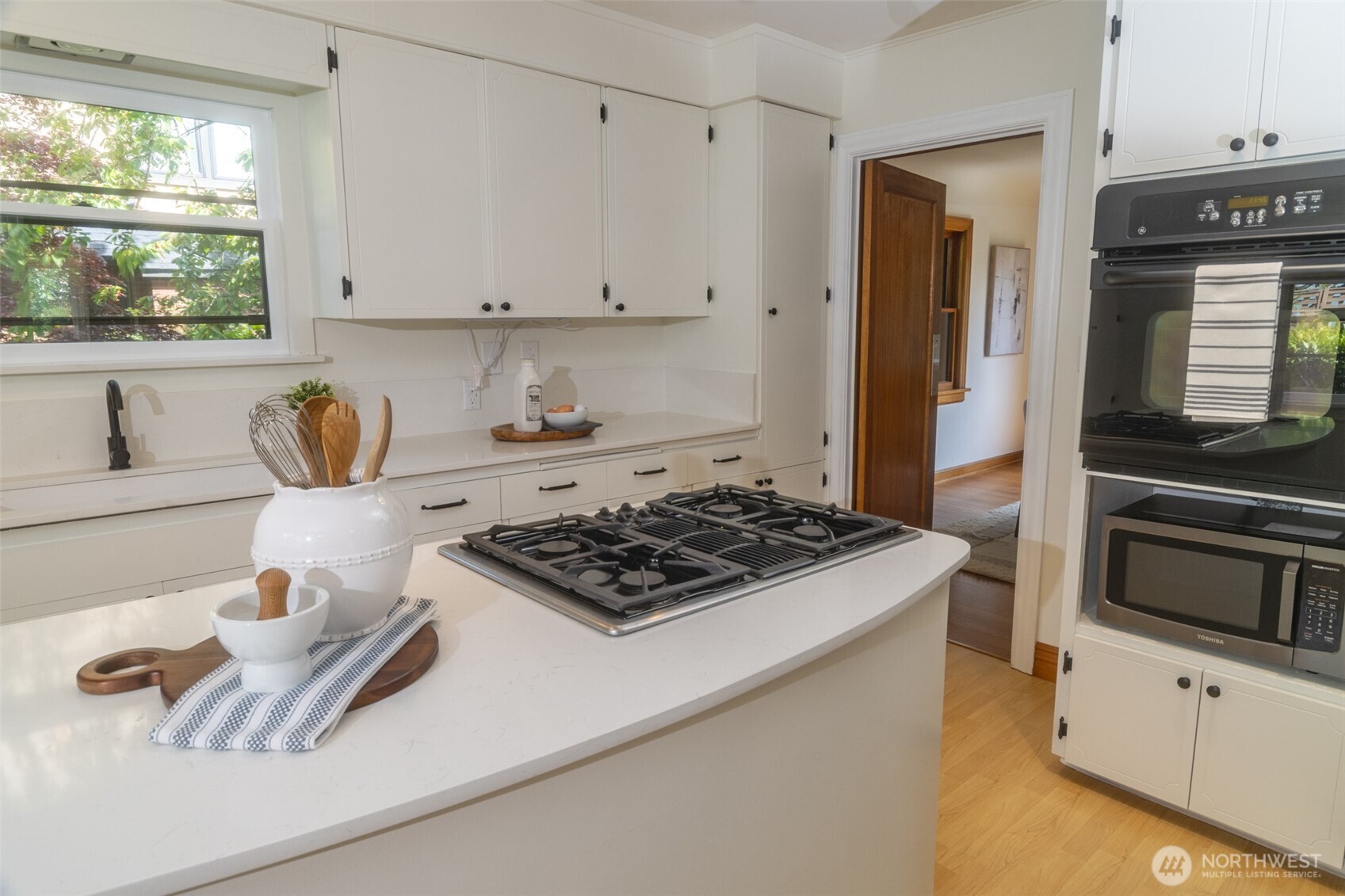 1403 2nd Avenue N, Seattle, WA 98109-3110
