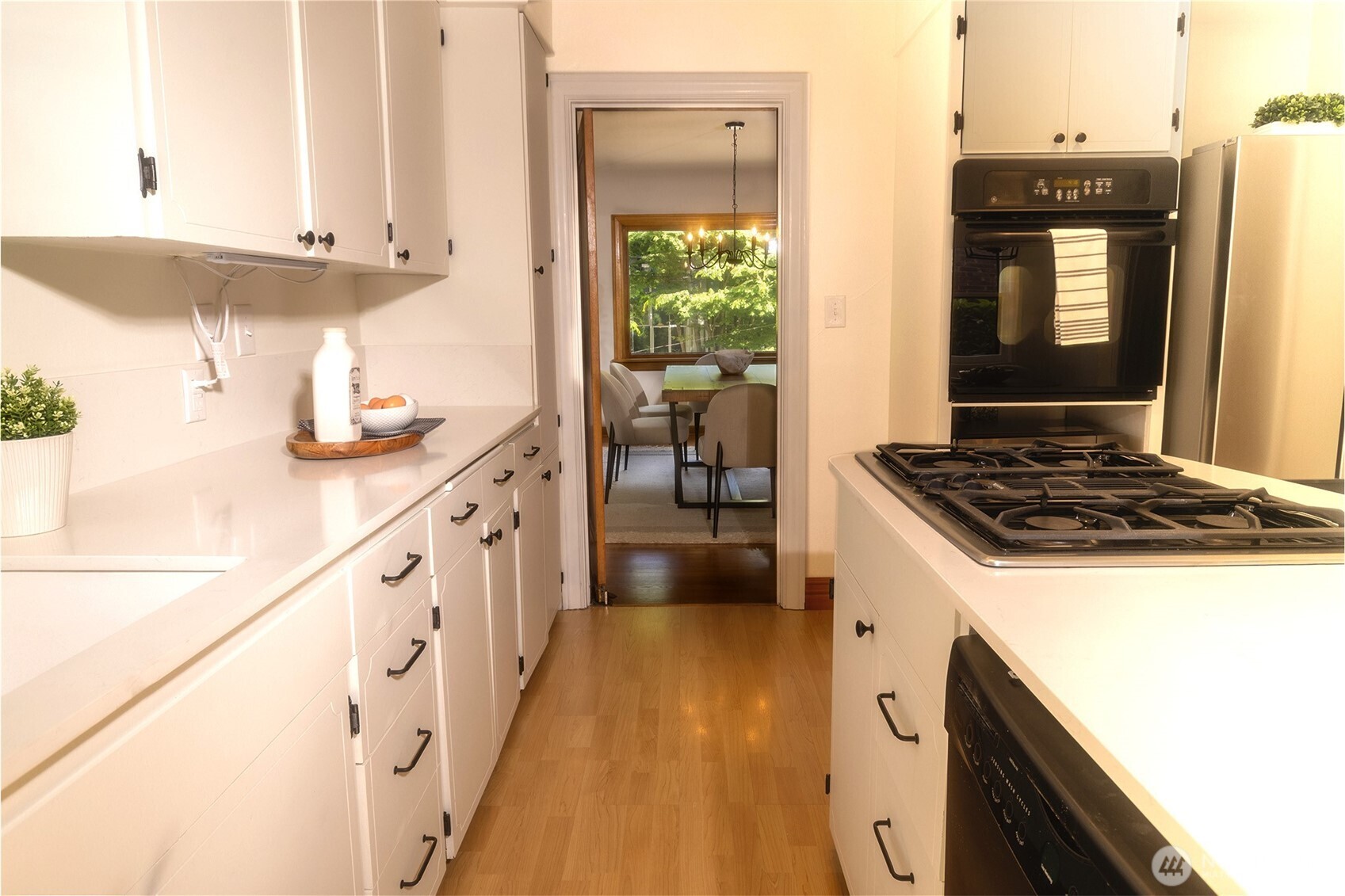 1403 2nd Avenue N, Seattle, WA 98109-3110