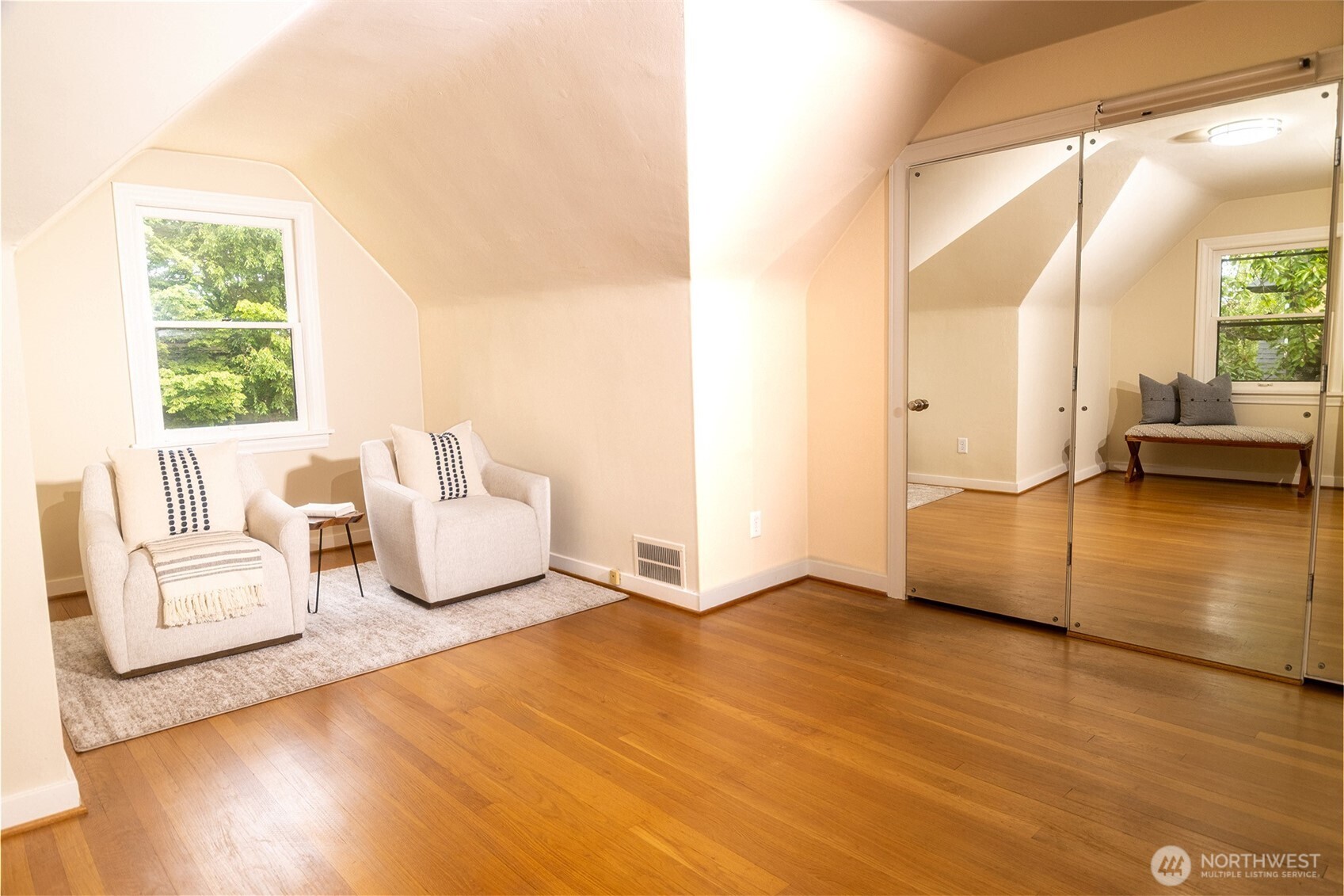 1403 2nd Avenue N, Seattle, WA 98109-3110