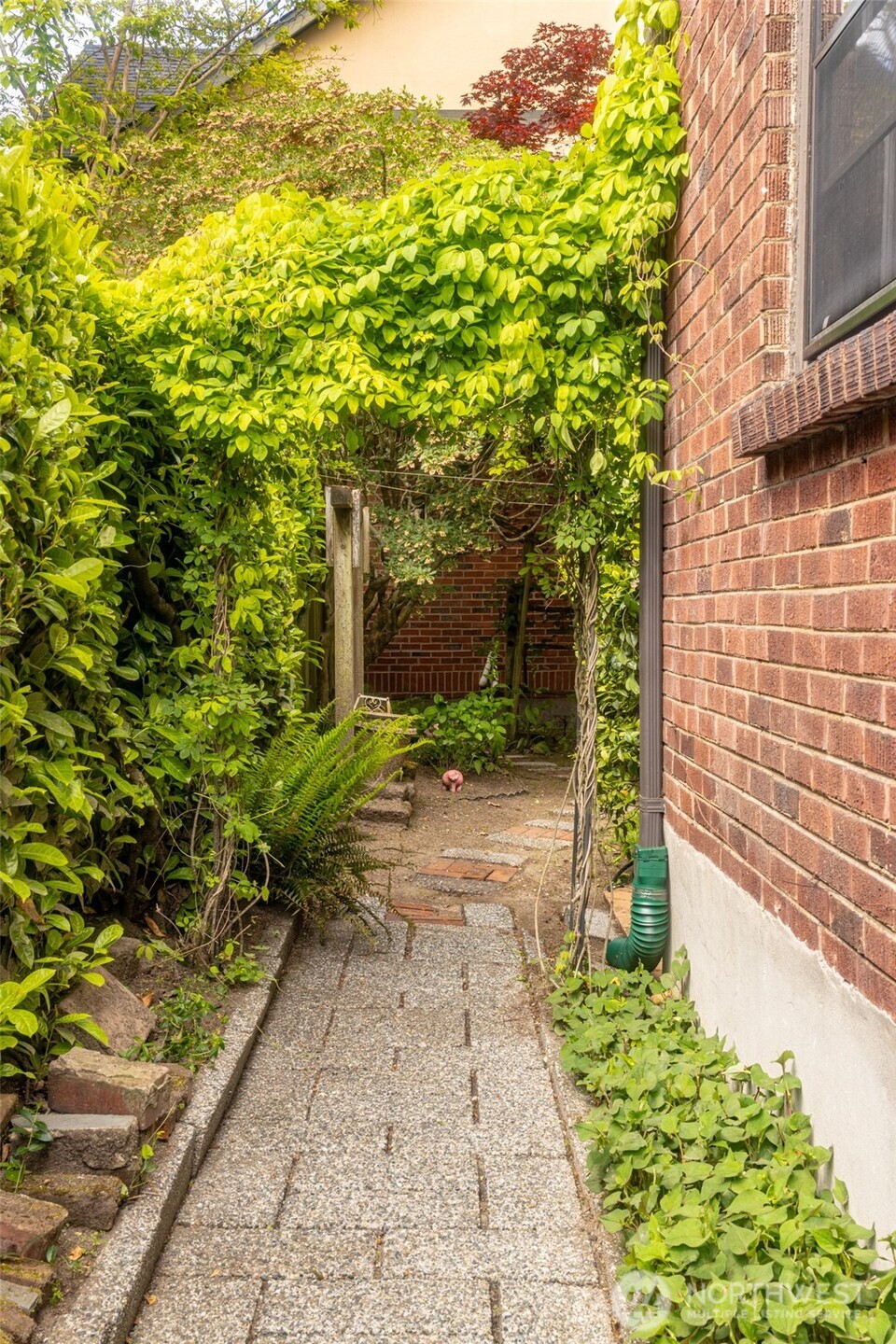 1403 2nd Avenue N, Seattle, WA 98109-3110