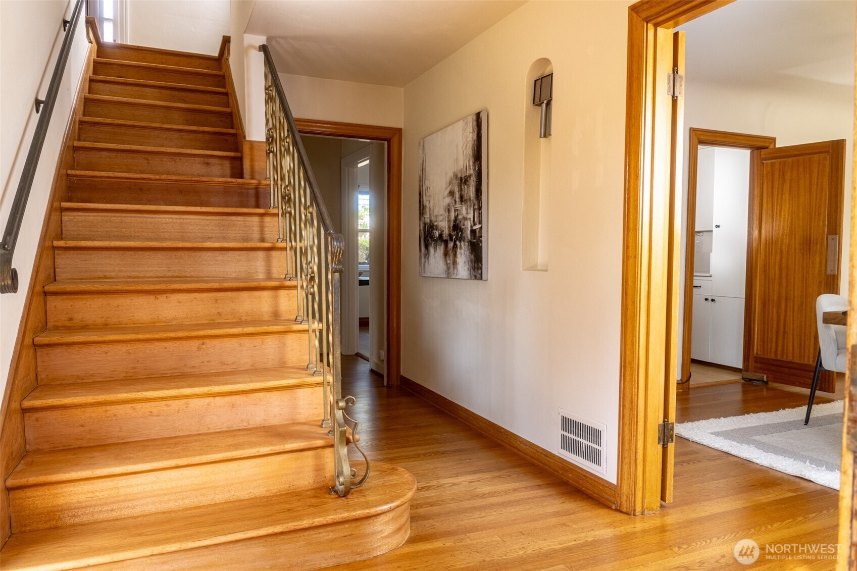 1403 2nd Avenue N, Seattle, WA 98109-3110