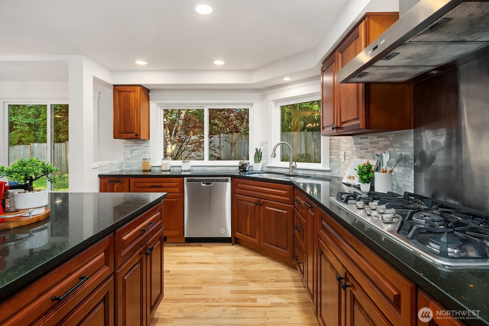 23203 NE 18th Place , Sammamish, WA 98074