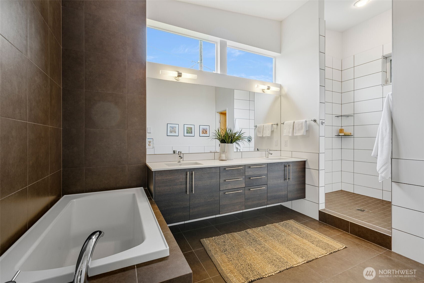 3200 E Republican Street , Seattle, WA 98112