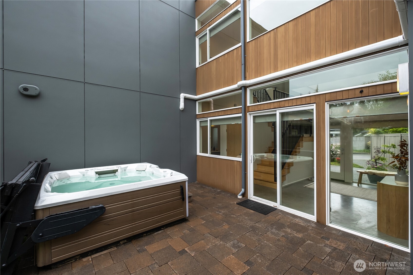3200 E Republican Street , Seattle, WA 98112