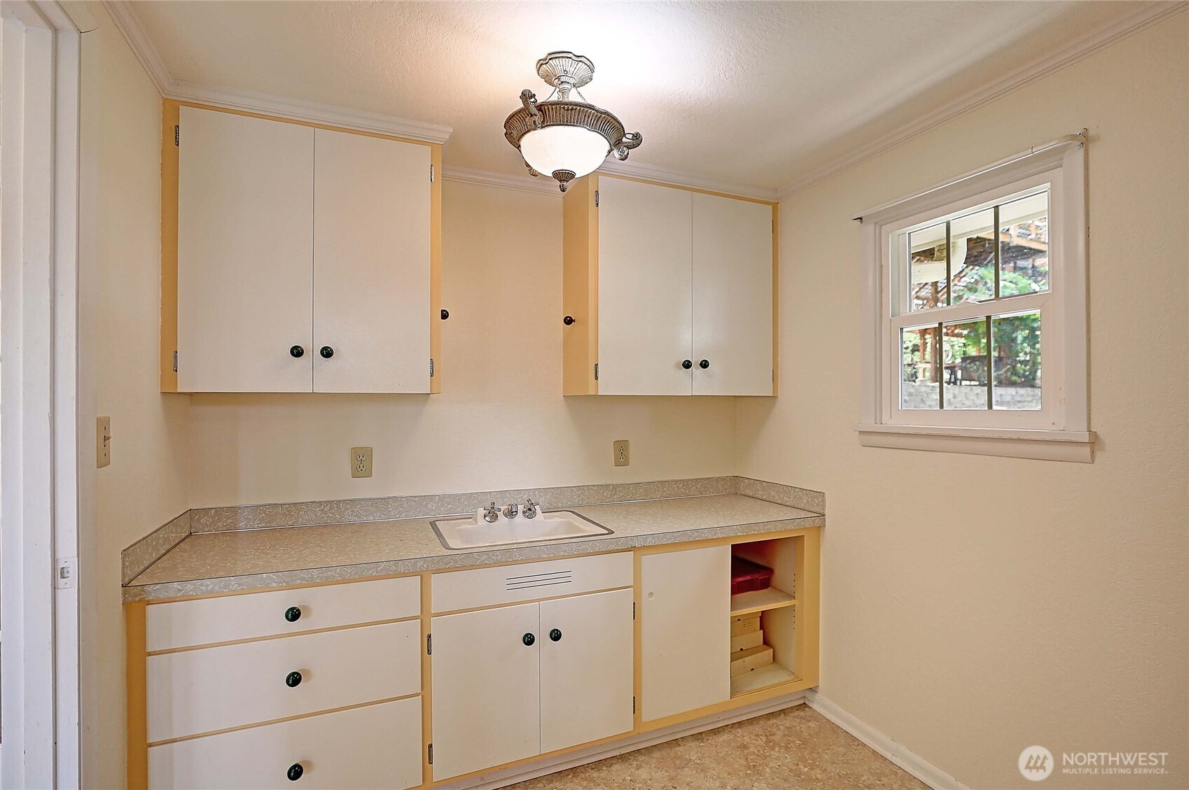 386 Shore Drive , Camano Island, WA 98282