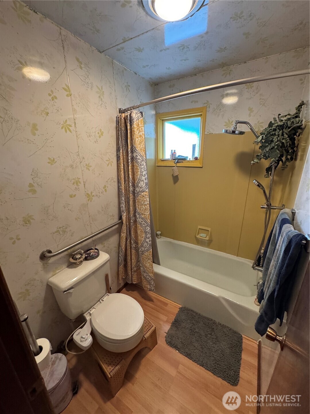 402 W Maple Street , Sequim, WA 98382