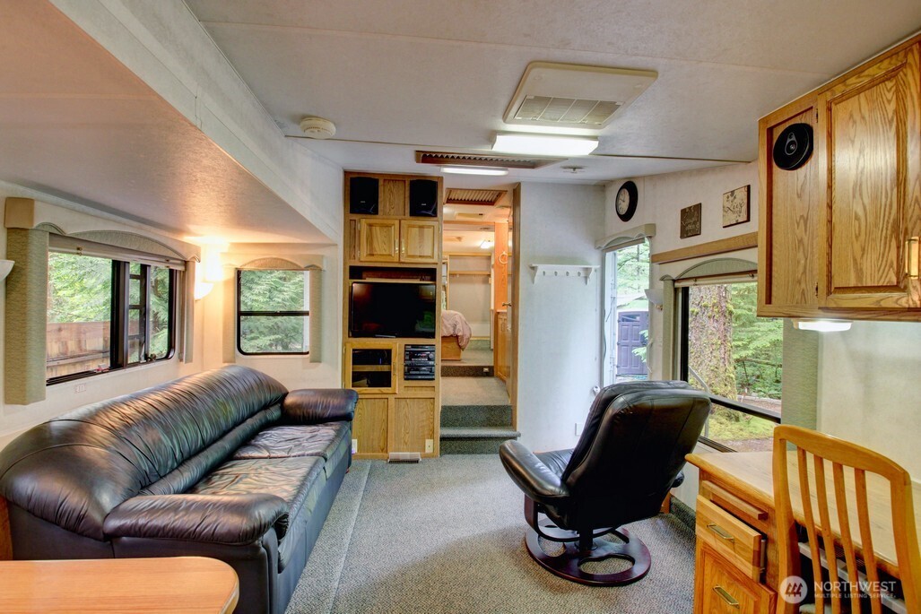 25 1 Goldrush Road , Deming, WA 98244