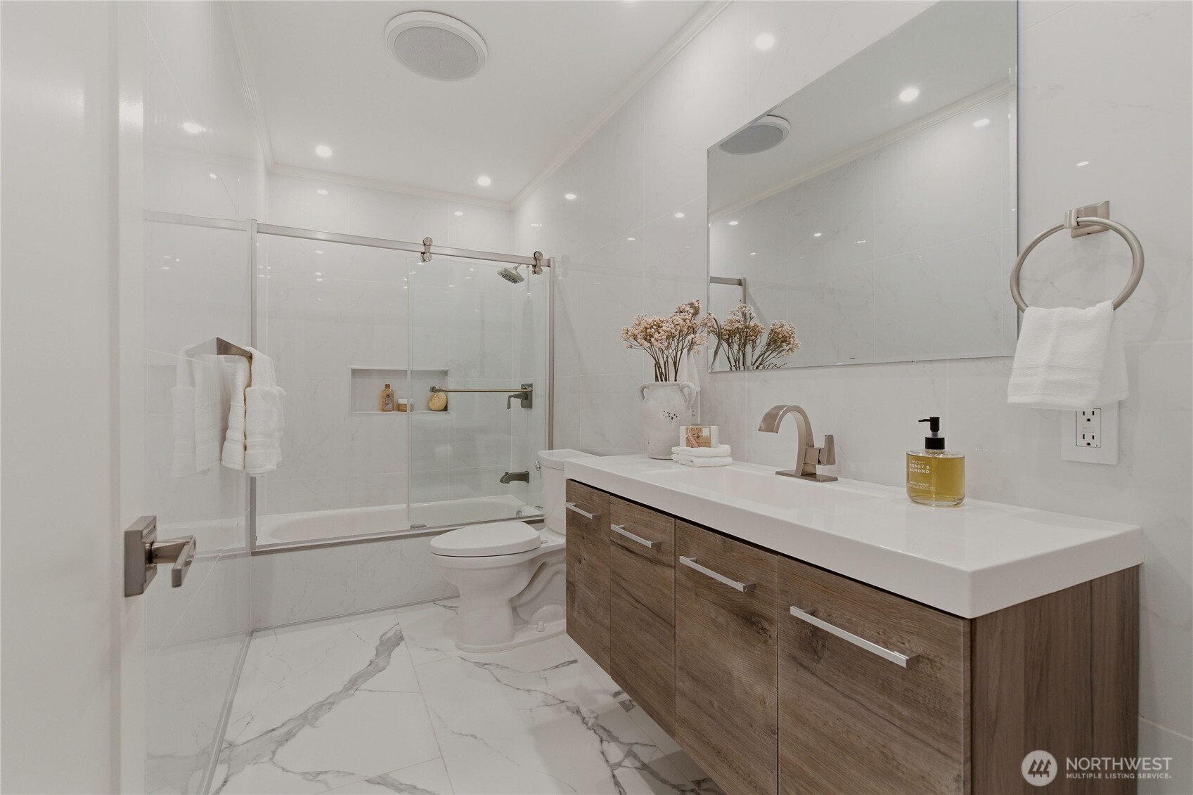 9201 NE Juanita Drive #403, Kirkland, WA 98034