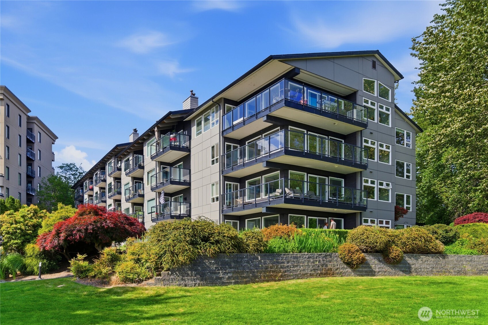 9201 NE Juanita Drive #403, Kirkland, WA 98034
