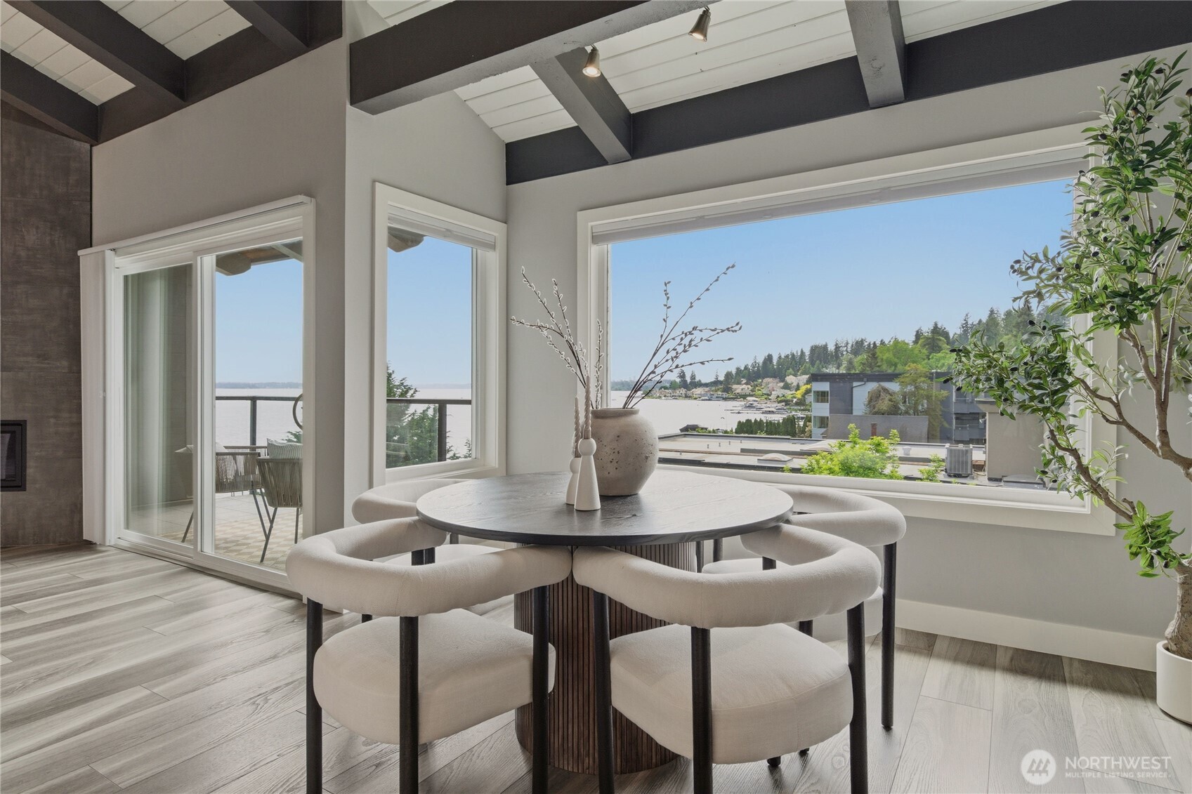 9201 NE Juanita Drive #403, Kirkland, WA 98034