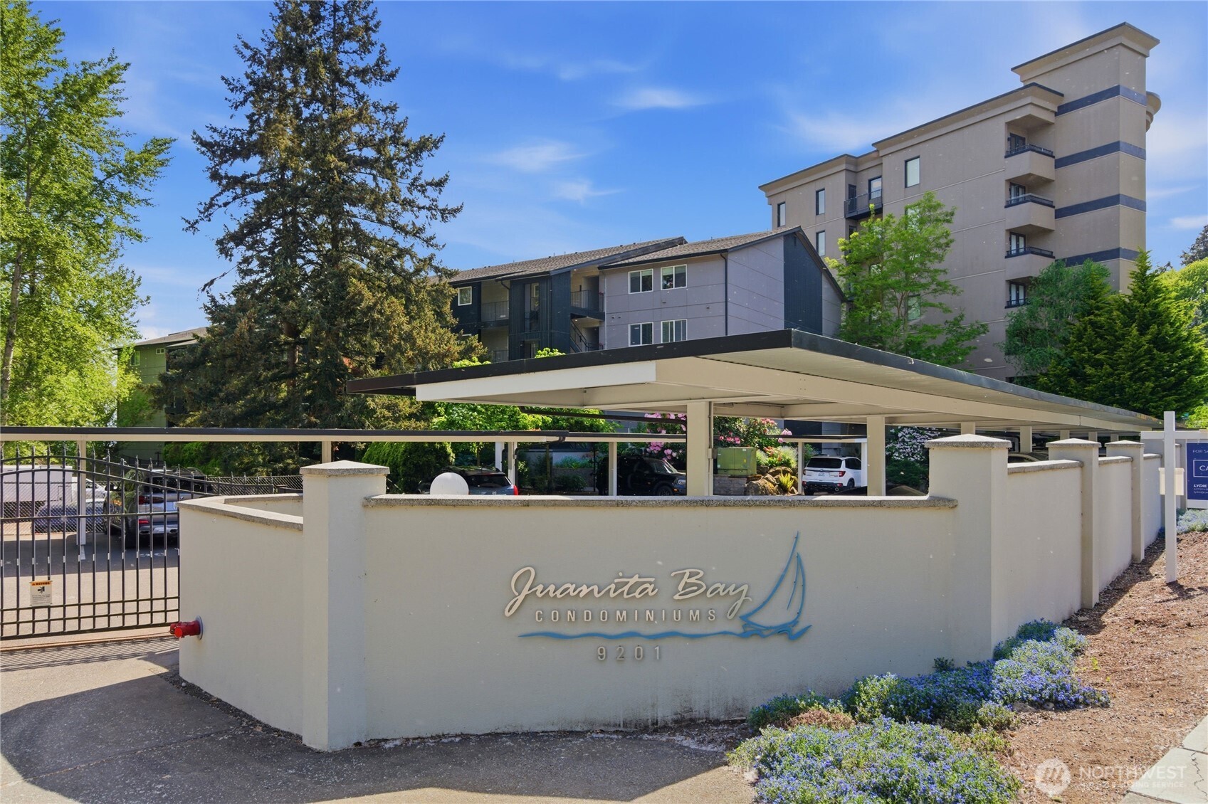 9201 NE Juanita Drive #403, Kirkland, WA 98034