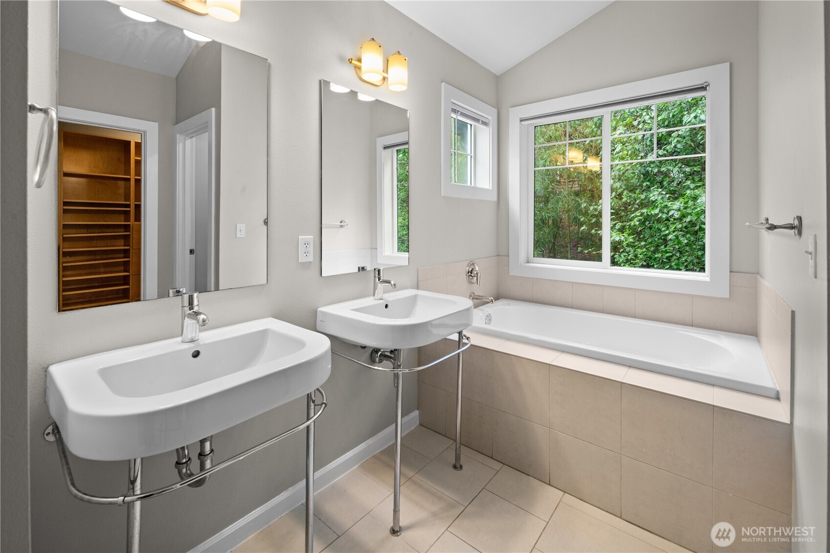 129 A 26th Avenue E, Seattle, WA 98112
