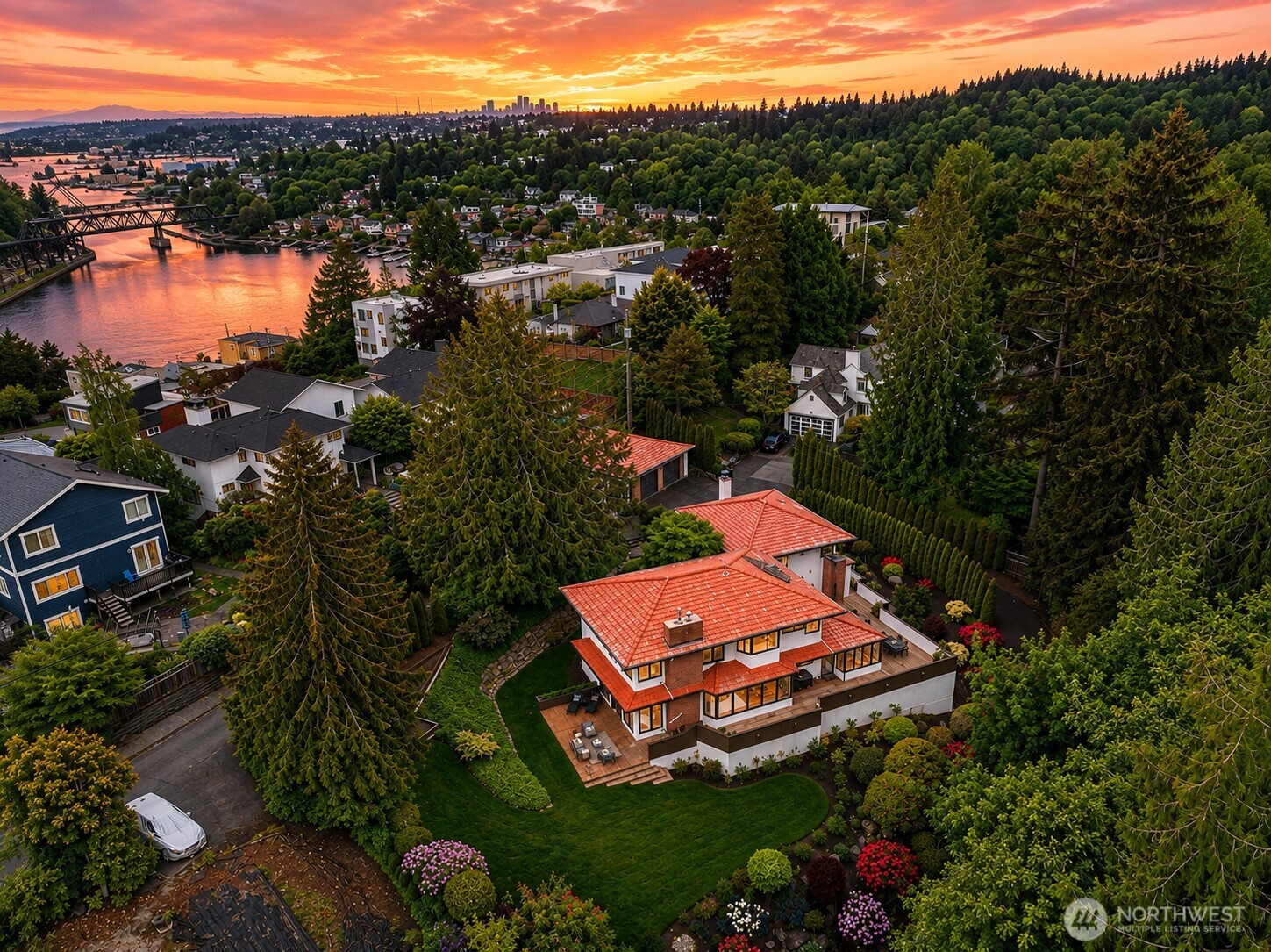5601 43rd Avenue W, Seattle, WA 98199