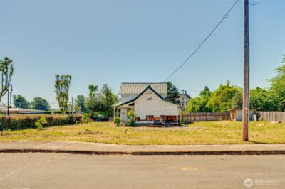 512 Davidson Avenue , Woodland, WA 98674 - Photo 2